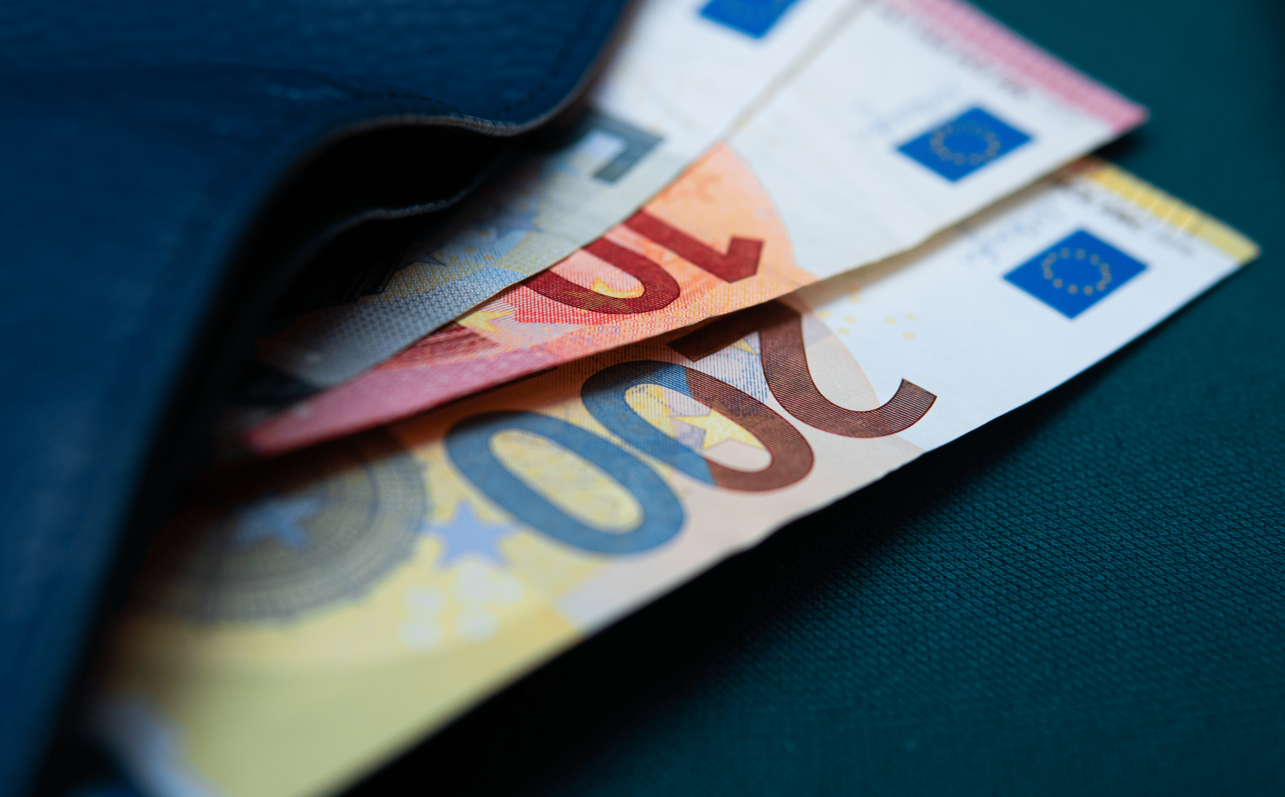 Foto zeigt Euro Scheine