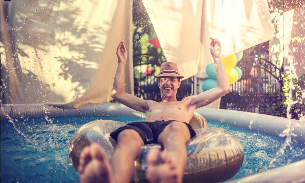 Eigener_Pool_iStock.com_MilosStankovic